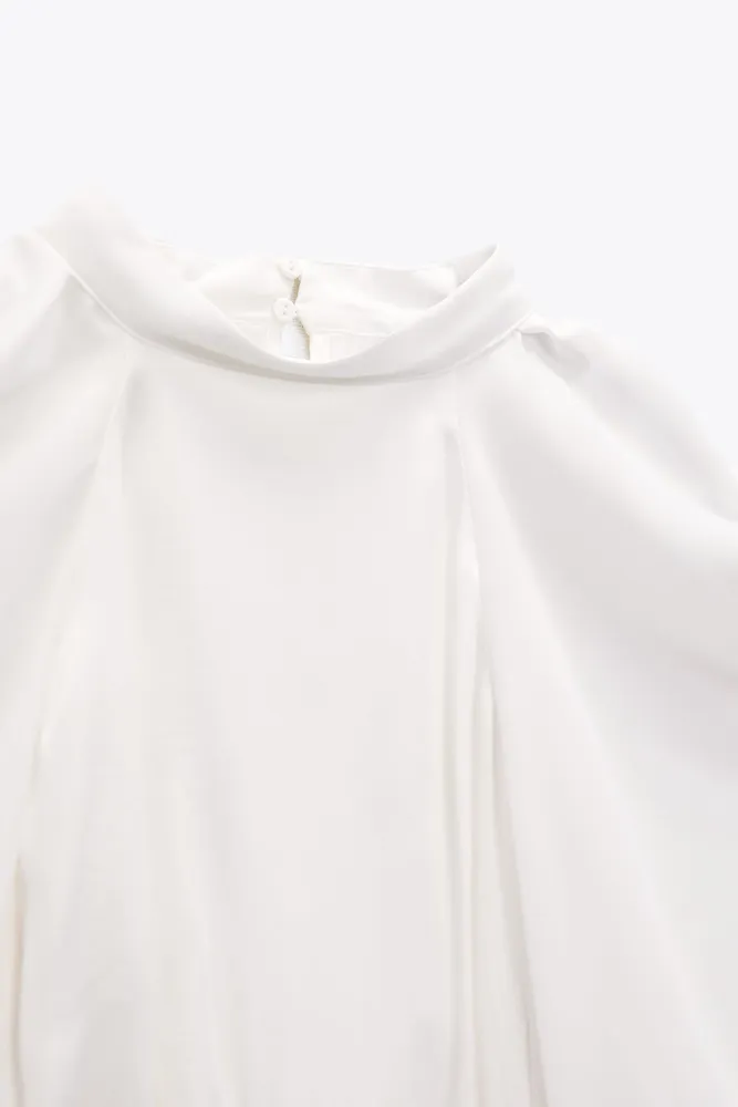 BLOUSE WITH OPENINGS AT SHOULDERS