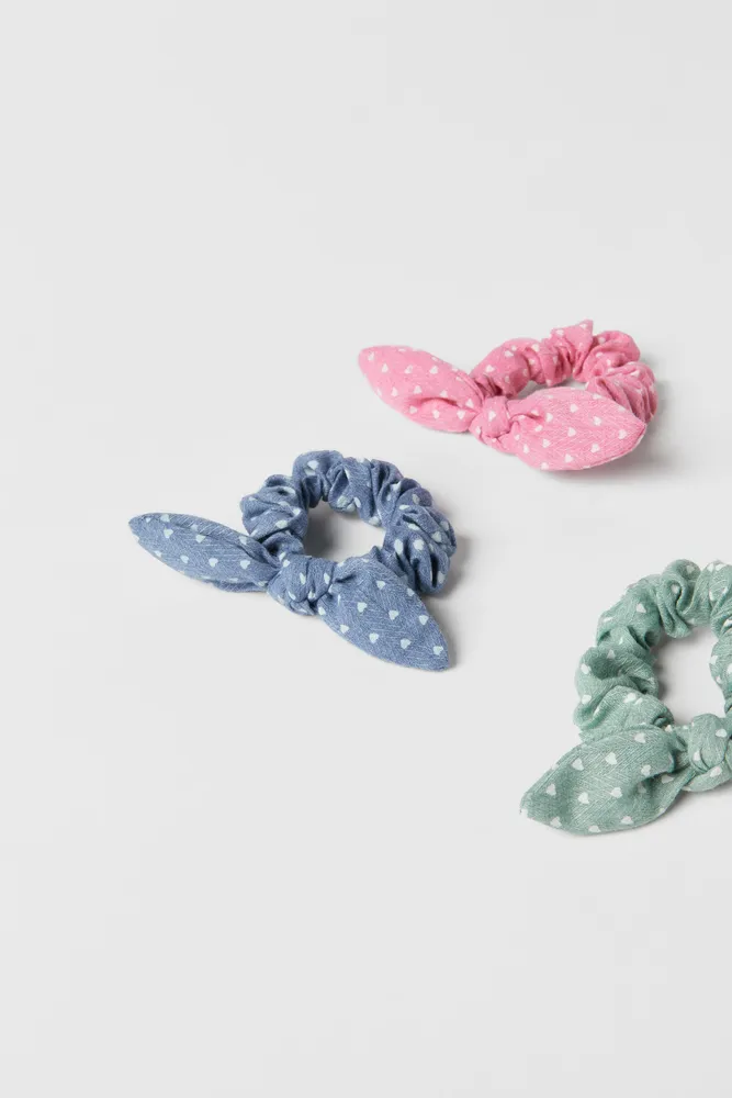 THREE-PACK OF DOTTED SCRUNCHIES