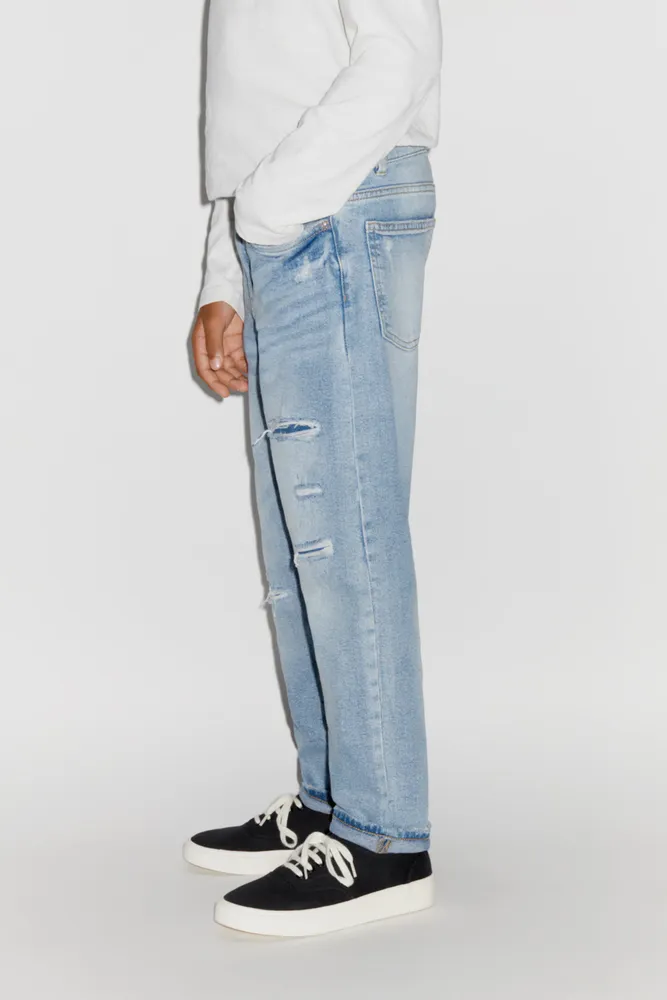 DESTROYED STRAIGHT FIT JEANS