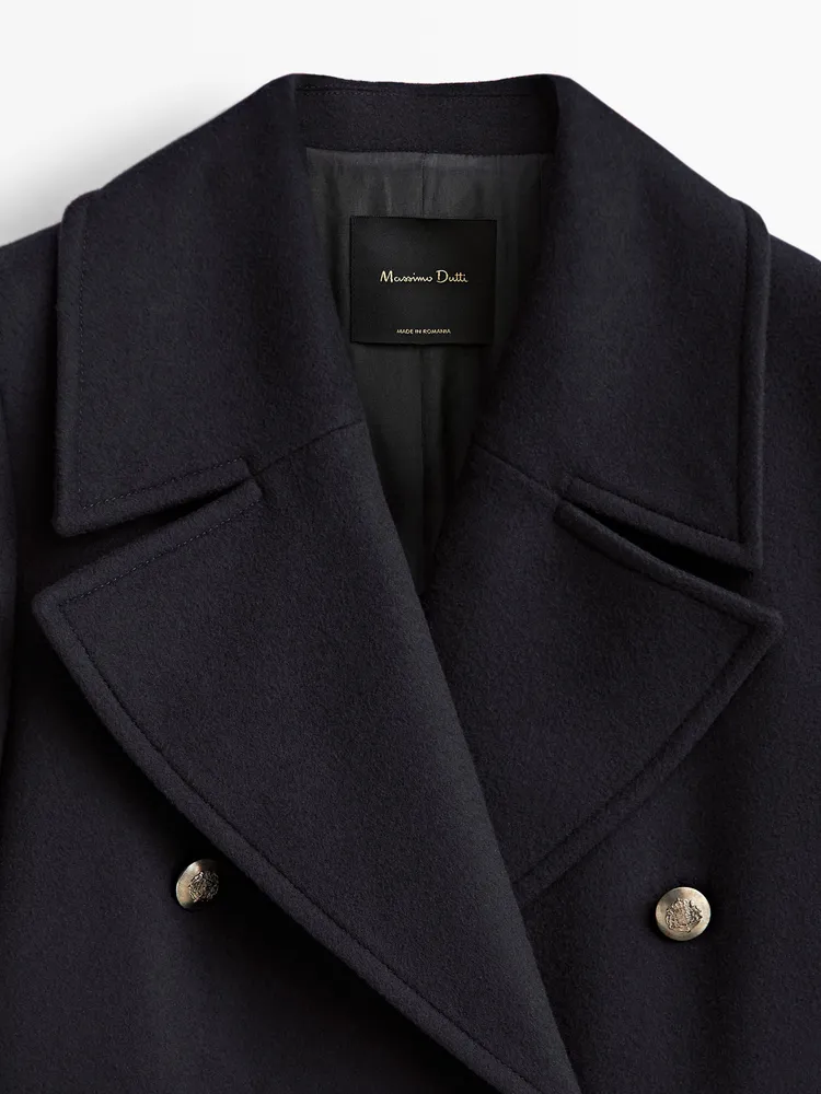 Long navy blue buttoned coat