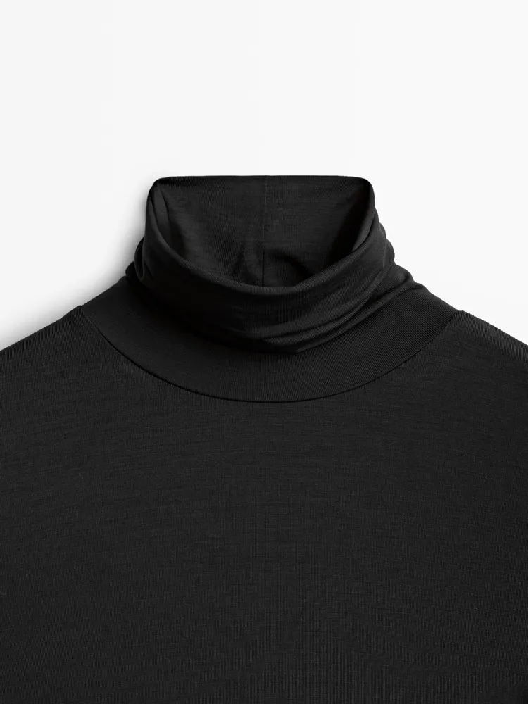 Long sleeve T-shirt with a high collar