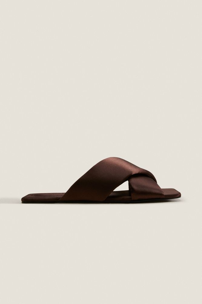 Chaussons croisés satin