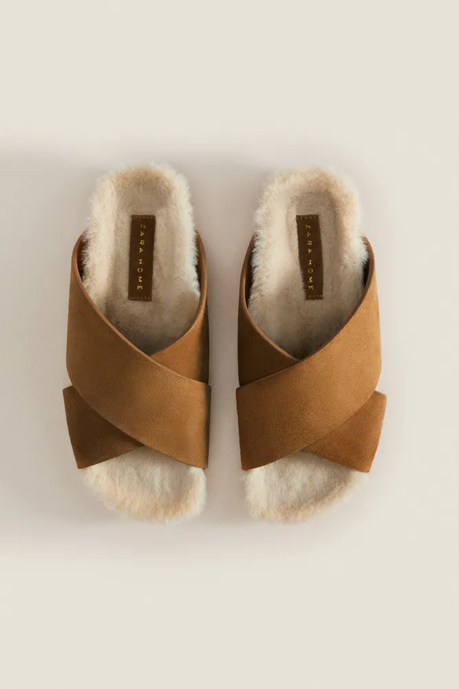 pouch Redaktør Blæse Zara Leather crossover sandal style slippers with faux fur lining |  Yorkdale Mall