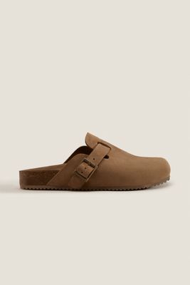 SABOTS EN CUIR BOUCLE