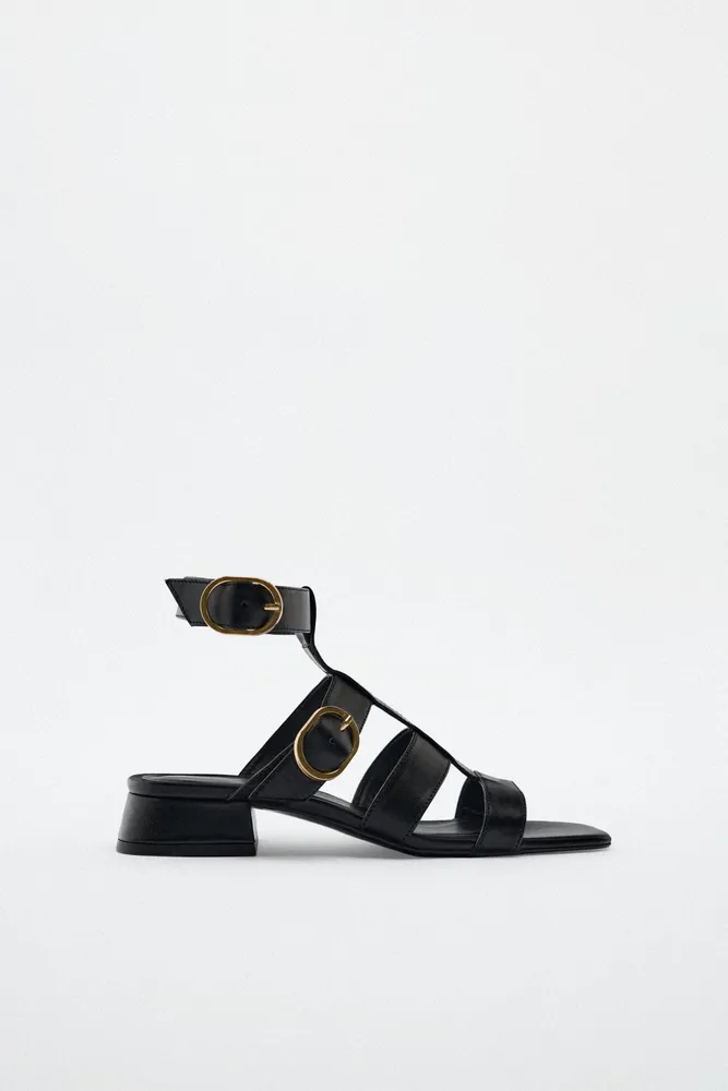 LOW HEEL BUCKLED LEATHER SANDALS