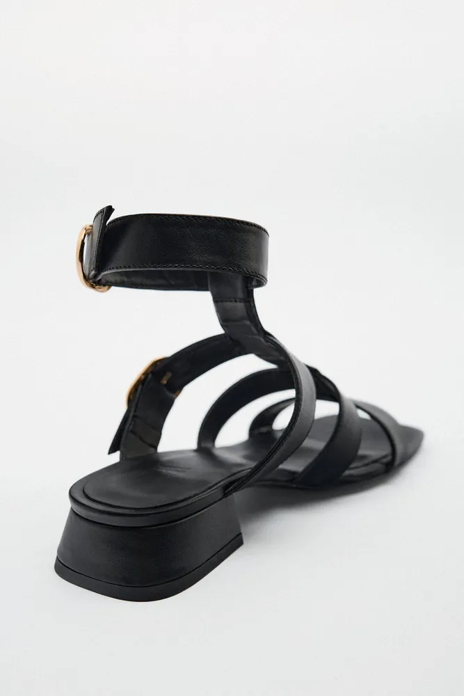 LOW HEEL BUCKLED LEATHER SANDALS