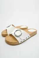 LOW HEELED SANDALS WITH BUCKLE