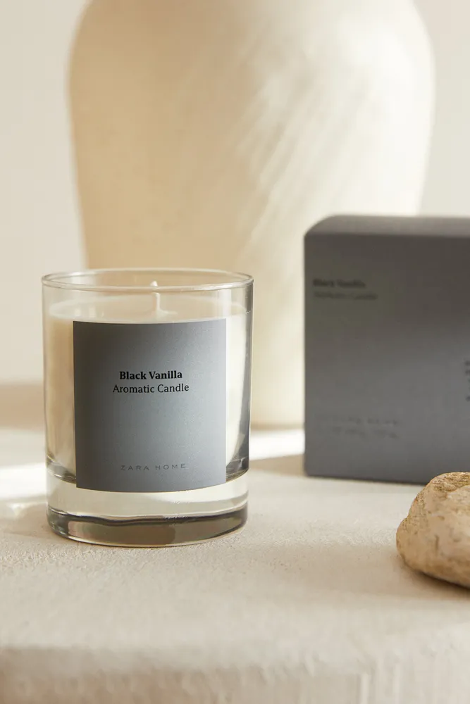 G) BLACK VANILLA SCENTED CANDLE