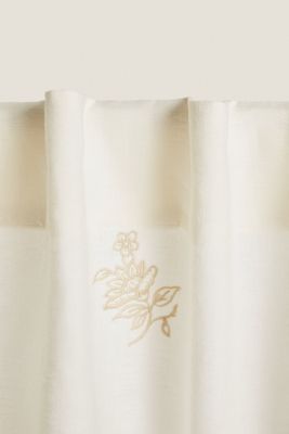 CURTAIN WITH FLORAL EMBROIDERY