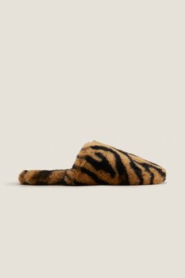 Tiger faux fur slippers