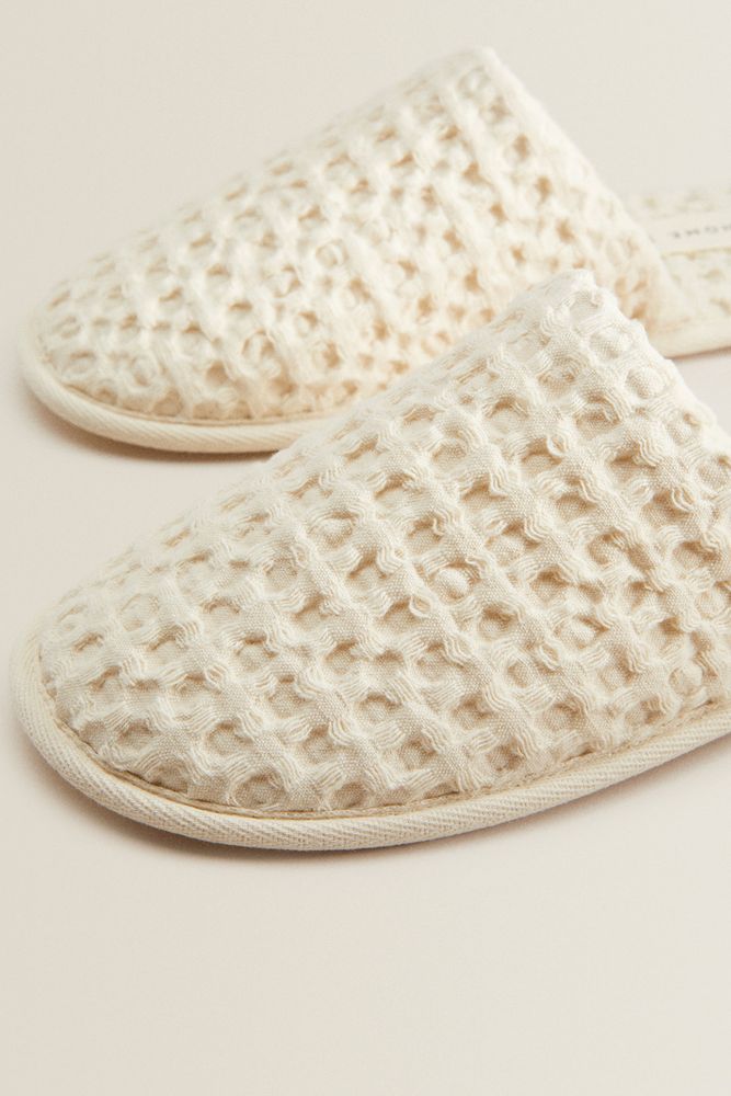 Waffle-textured mule clog slippers