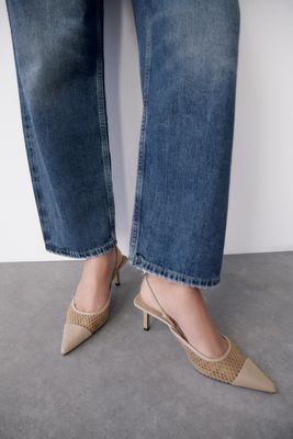 CHAUSSURES À TALONS OUVERTES À L'ARRIÈRE AVEC RÉSILLE