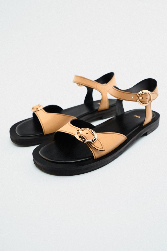 BUCKLED FLAT LEATHER SANDALS