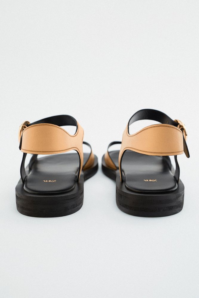 BUCKLED FLAT LEATHER SANDALS
