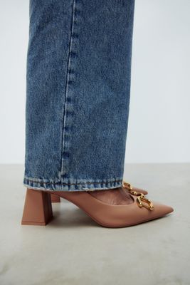 CHAUSSURES À TALONS AVEC BOUCLE