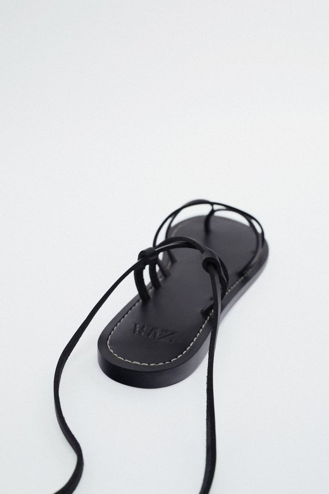 TIED FLAT LEATHER SANDALS