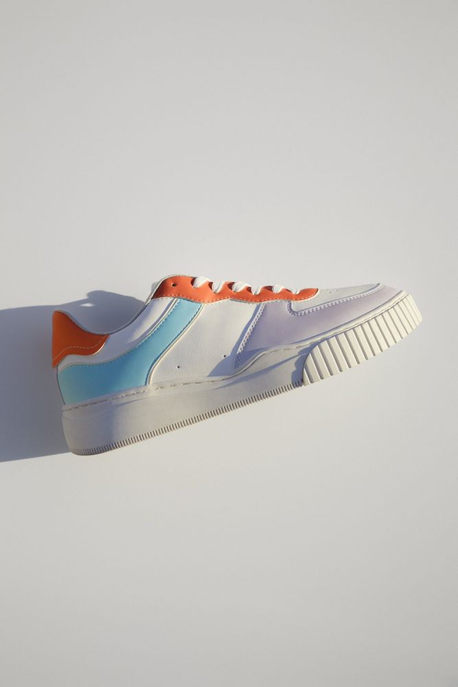 SNEAKERS THAT CHANGE COLOR