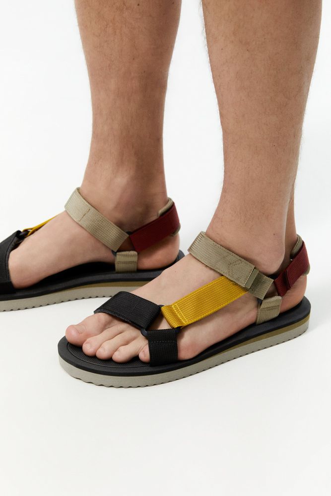 CONTRASTING TECHNICAL SANDALS
