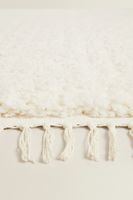 TEXTURED RUG WITH FRINGING