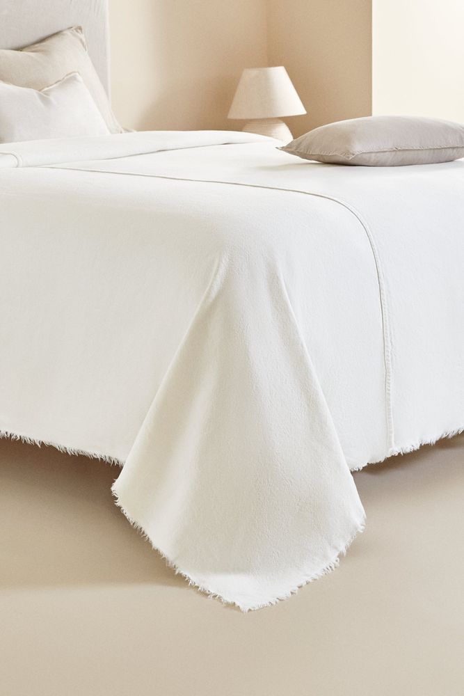 COTTON AND LINEN BEDSPREAD WITH BACKSTITCHING