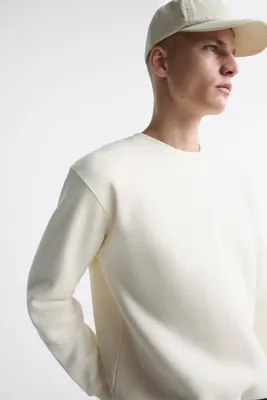 BASIC SWEATSHIRT