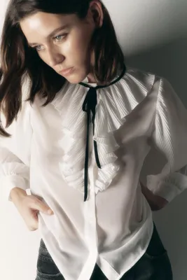 BLOUSE WITH CONTRASTING BOW