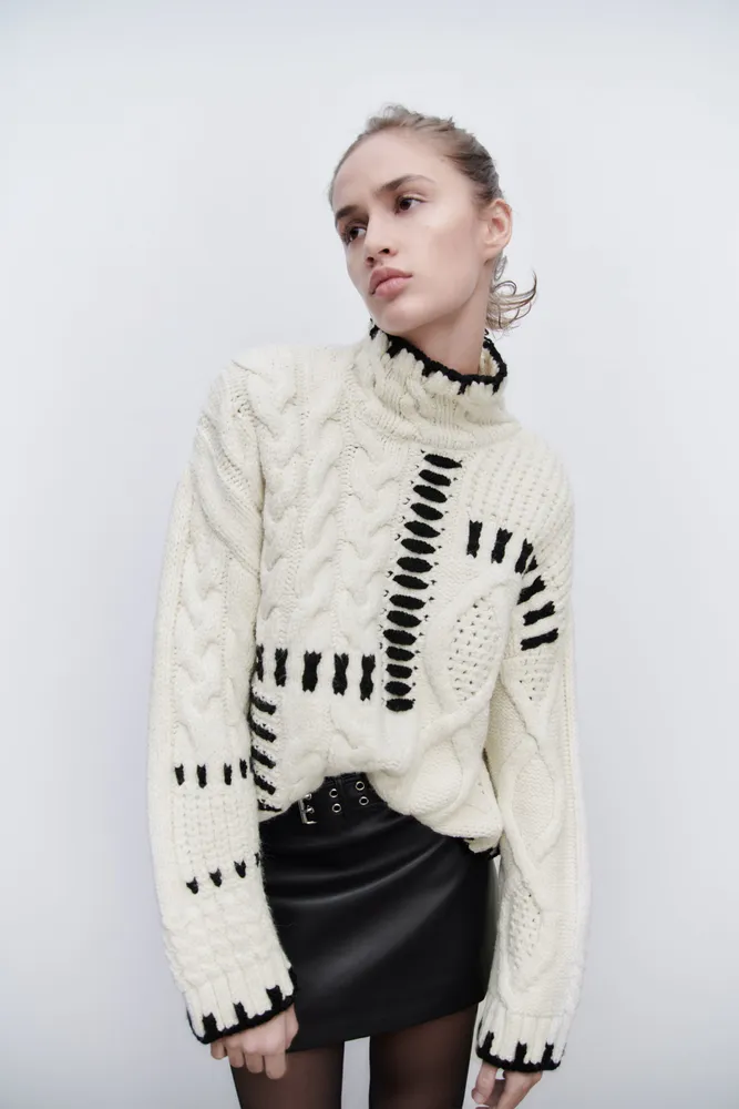KNIT SWEATER WITH CONTRASTING TOPSTITCHING
