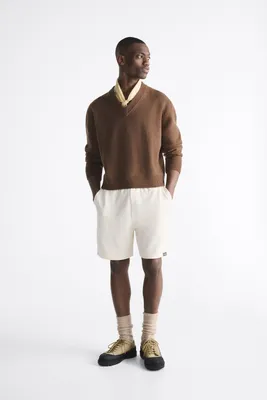 TEXTURED WEAVE SHORTS WITH LABEL