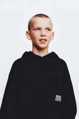 SWEAT SPORT AVEC IMPRIMÉ RÉFLÉCHISSANT