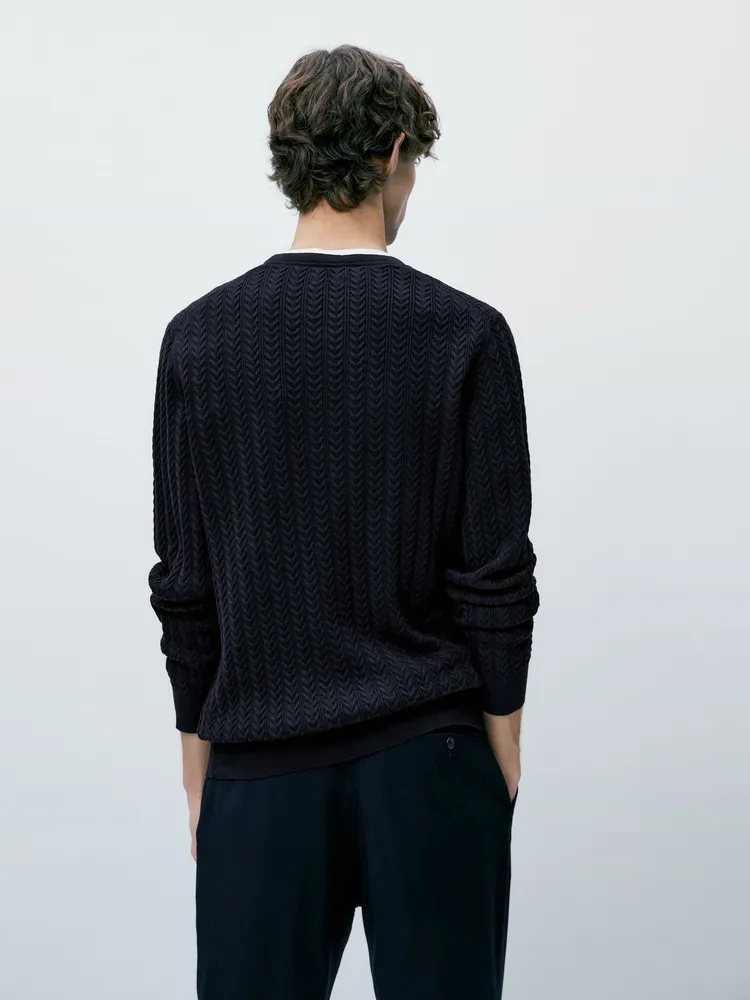 Cable knit sweater with a crew neck