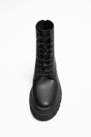 BOTTES À SEMELLES ÉPAISSES ET ZIPS