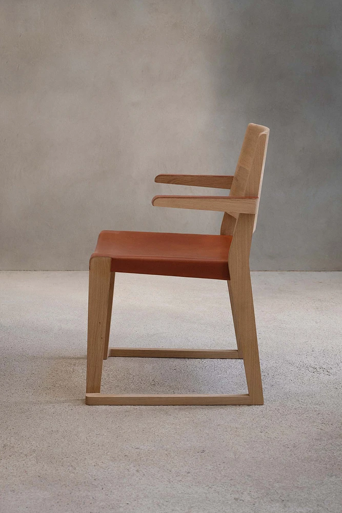 CHAIR 01