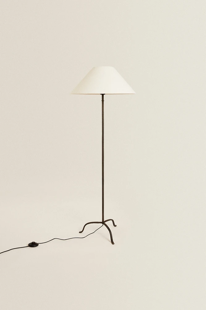 TRIPOD BASE FLOOR LAMP