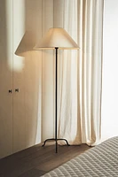 TRIPOD BASE FLOOR LAMP