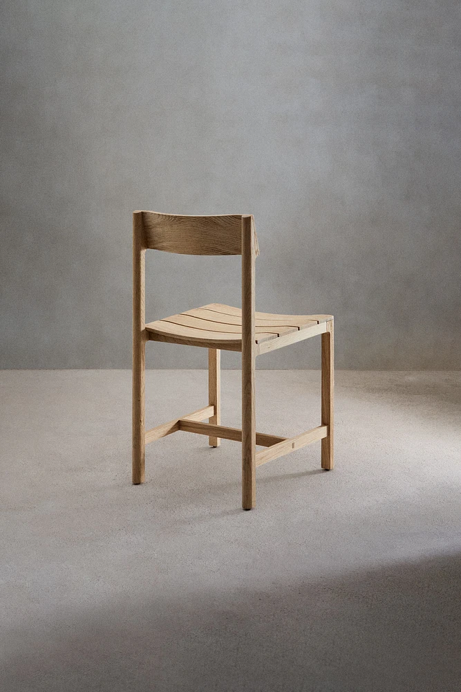 CHAIR 04