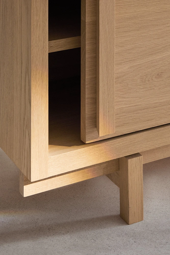 SIDEBOARD 01