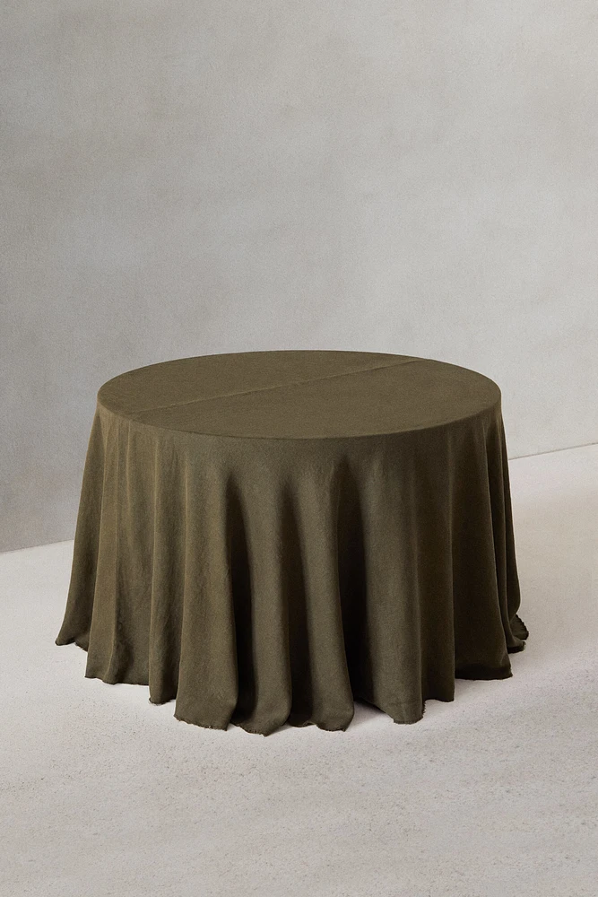 TABLECLOTH 01