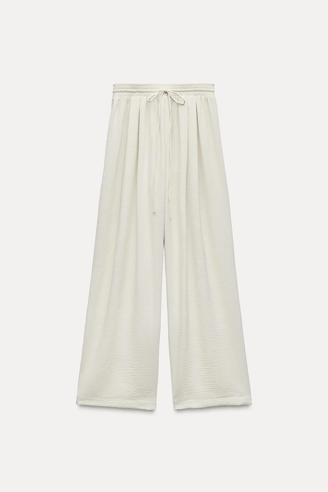 FLOWY PLEATED PANTS