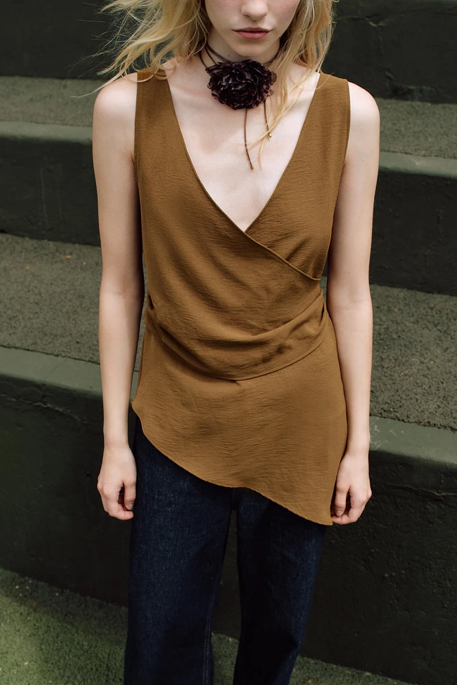 FLOWY ASYMMETRICAL TOP