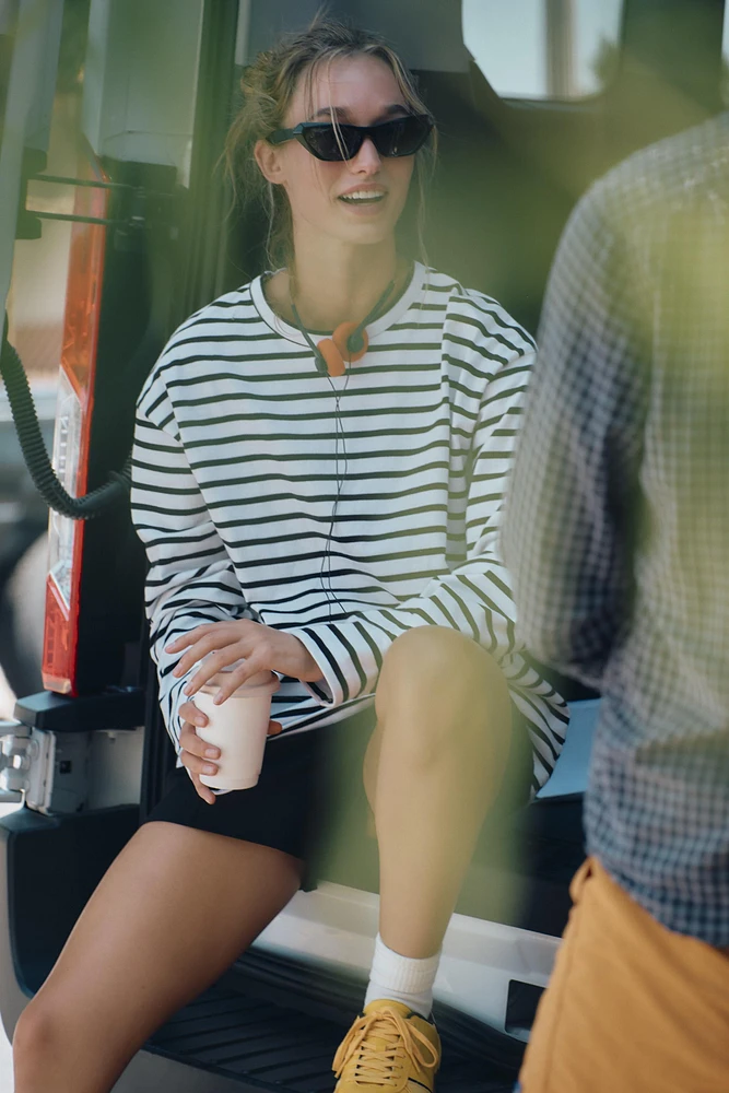 OVERSIZED STRIPED T-SHIRT