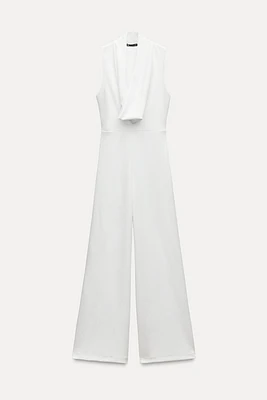 FLOWY NECKLINE CREPE JUMPSUIT