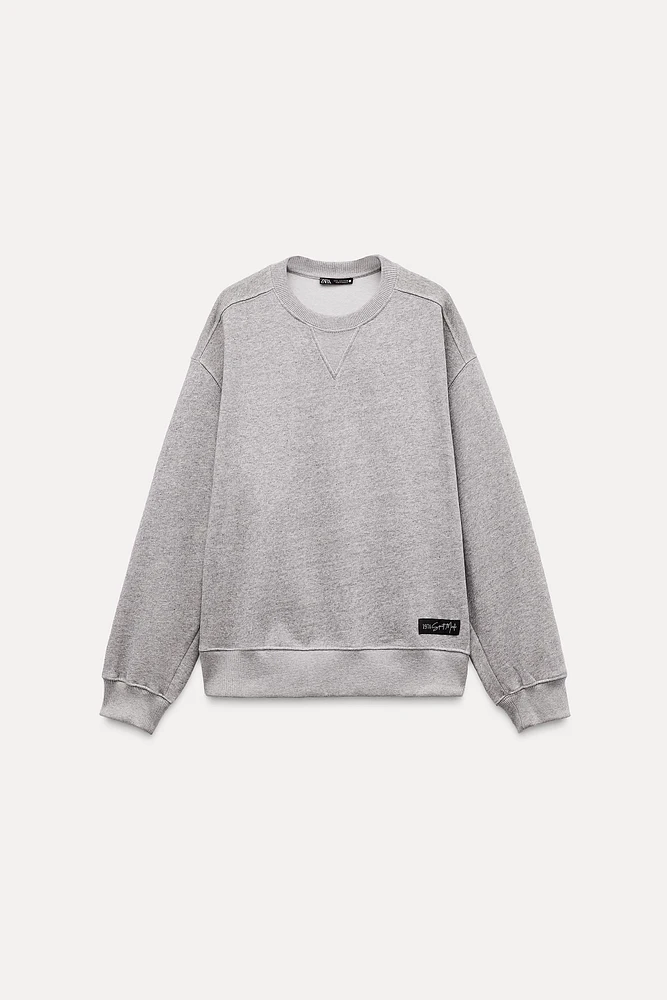 OVERSIZED LABEL PLUSH SWEATSHIRT