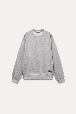 OVERSIZED LABEL PLUSH SWEATSHIRT