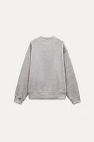 OVERSIZED LABEL PLUSH SWEATSHIRT