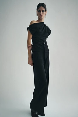 Wide leg pants with a high waist. Hidden zip closure at side.