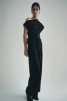 Wide leg pants with a high waist. Hidden zip closure at side.