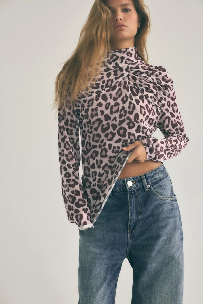 FINE KNIT ANIMAL PRINT JACQUARD TOP