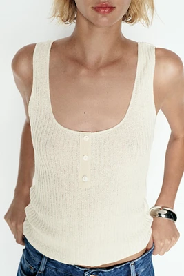 RUSTIC RIBBED TOP