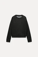 Sweatshirt made of spun cotton blend fabric. Round neck and long raglan sleeves. Tonal rib trim.