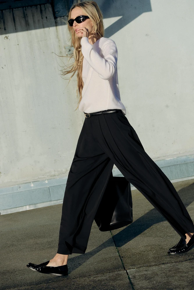 STRAIGHT CUT PLEATED PANTS